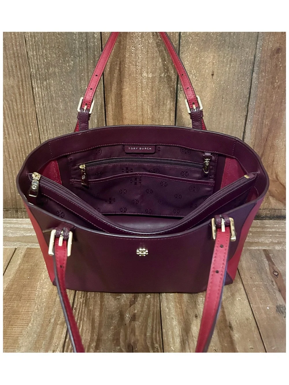 Tory Burch. York Leather Buckle Tote with Free Bag Scarf, Dust Bag & Bag Charm. - Picture 5 of 16